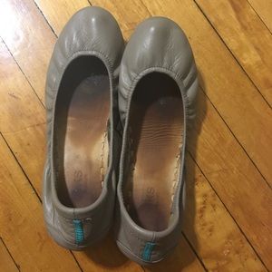 Taupe tieks